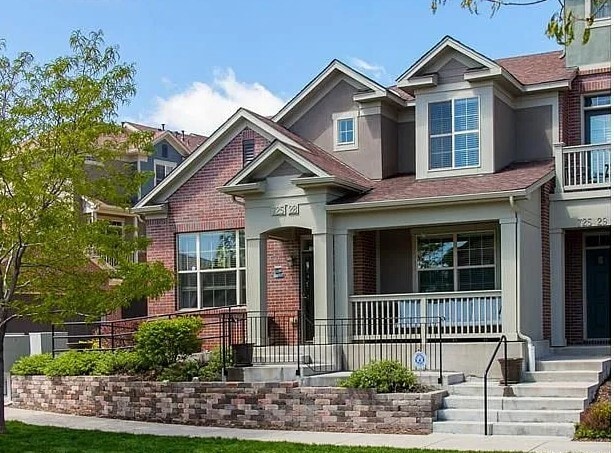 property at 725 Roslyn St
