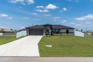 1302 NE 2nd Pl in Cape Coral, FL - Building Photo