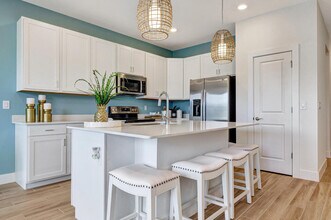 608 Waters Edge Ln in Port St. Lucie, FL - Building Photo - Building Photo