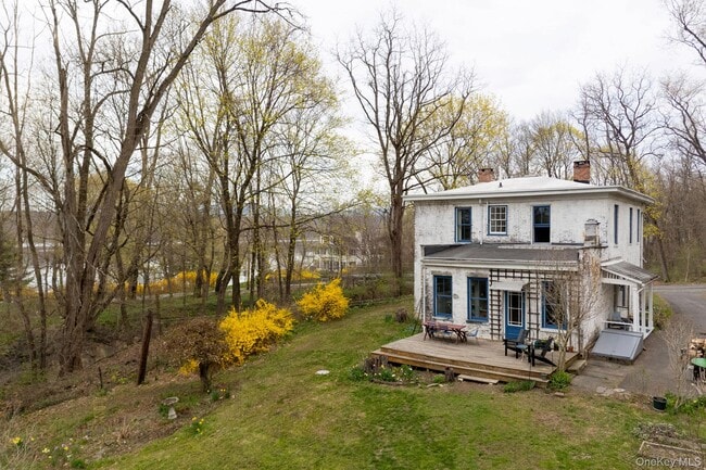 property at 225 Barrytown Rd