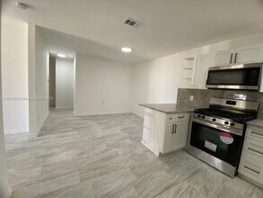 2707 Essex Ct in Fort Pierce, FL - Building Photo - Building Photo