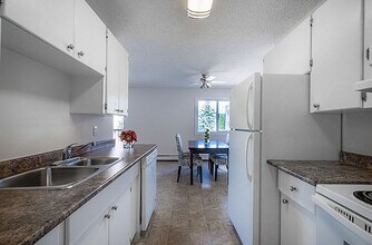 Ascot Arms in Edmonton, AB - Building Photo - Building Photo
