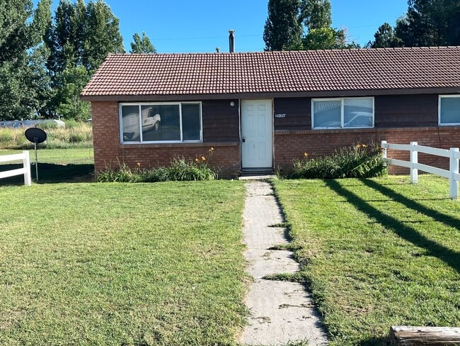 property at 203 W Lorene Ln
