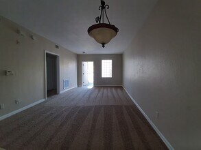 8358 Bernwood Cove Loop in Ft. Myers, FL - Foto de edificio - Building Photo