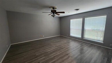 105 Peach St in Denton, TX - Building Photo - Building Photo