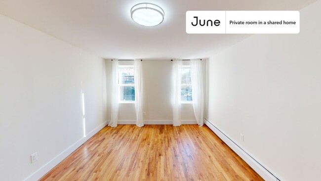 Private bedroom in 3 bed/1 bath Home in New York, NY - Building Photo - Building Photo