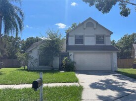 10821 Kenbrook Dr in Riverview, FL - Building Photo