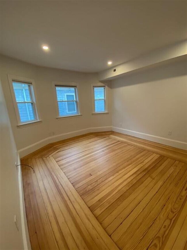 37 Spencer Ave, Unit 2 in Somerville, MA - Building Photo - Building Photo