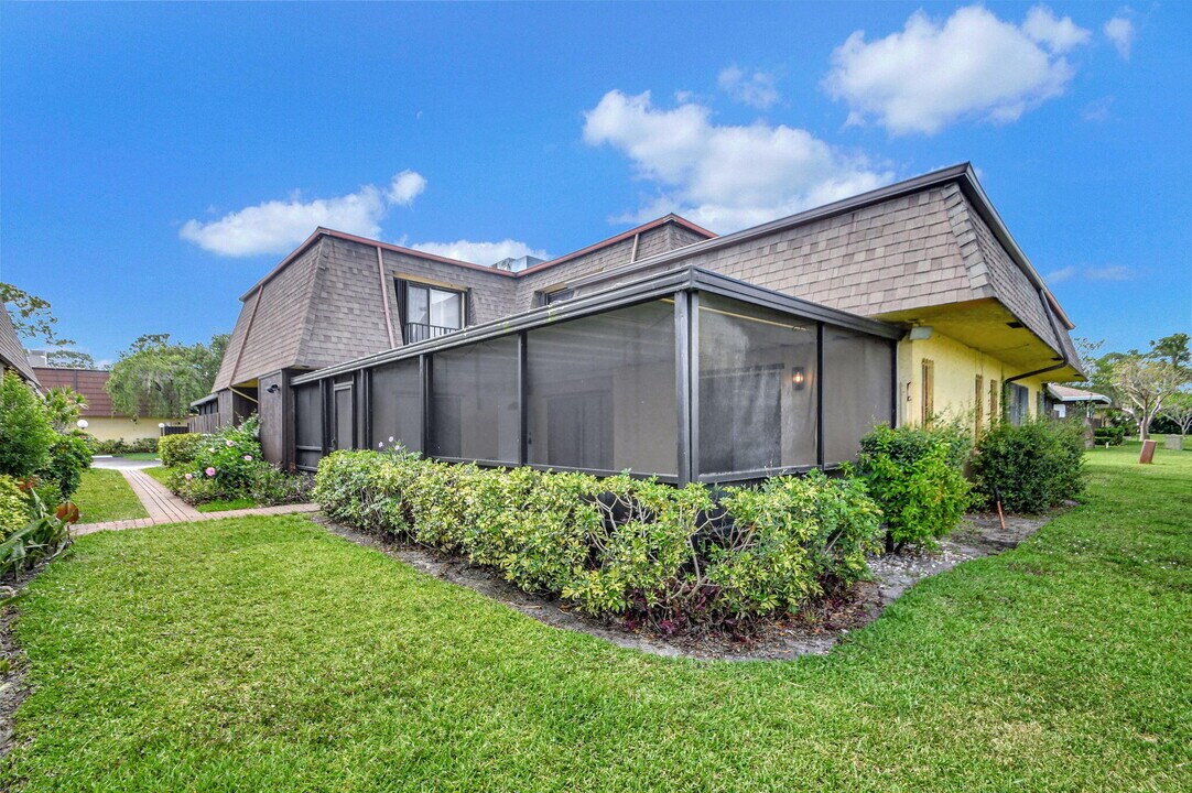 4185 Turnberry Cir in Greenacres, FL - Building Photo