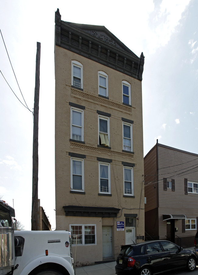 309 68th St in West New York, NJ - Building Photo - Building Photo