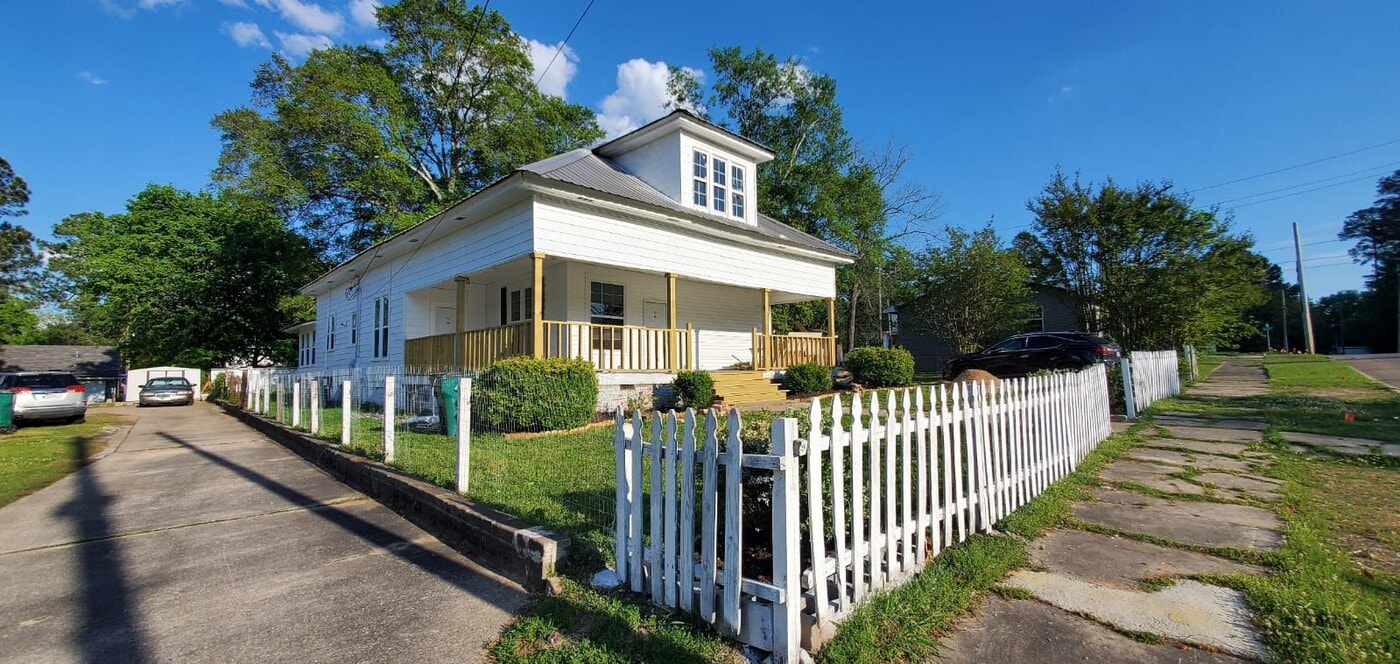 213 S Smith Ave in El Dorado, AR - Building Photo