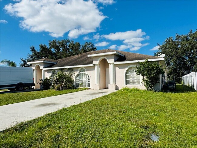 621 Bluebill Ln in Poinciana, FL - Foto de edificio - Building Photo