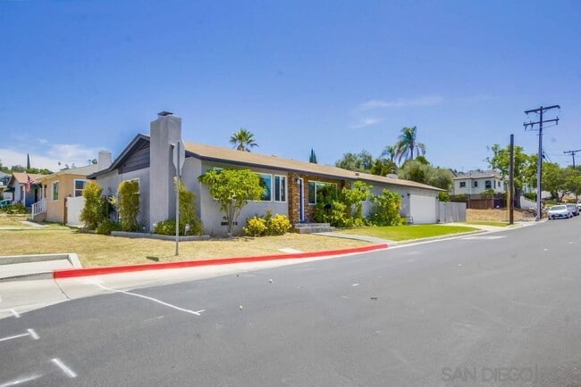 7832 Cinnabar Dr in La Mesa, CA - Building Photo - Building Photo