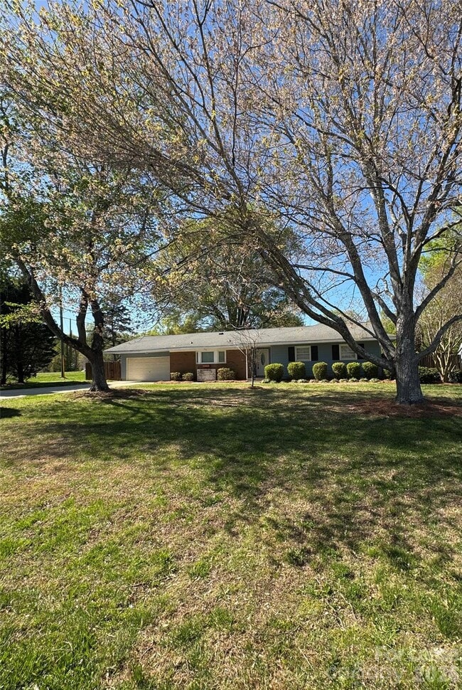 1803 Overhill Dr in Monroe, NC - Building Photo - Building Photo