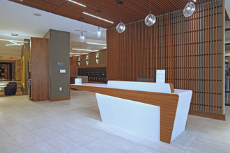 Elan Yorktown in Lombard, IL - Foto de edificio - Lobby