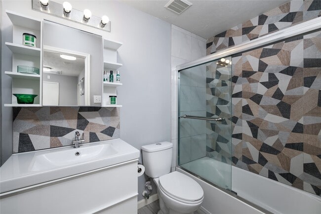 property at 143 S Vesper Bend Cir