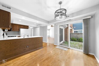 26 Sarahs Grove Ln in Schaumburg, IL - Building Photo - Building Photo