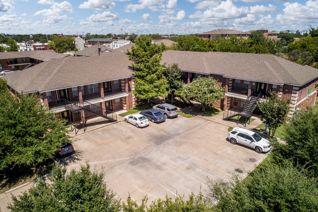 Bear Gardens Apartments in Waco, TX - Foto de edificio - Building Photo