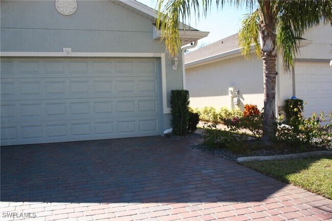 2068 Pigeon Plum Way in North Fort Myers, FL - Building Photo - Building Photo