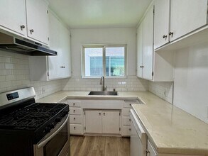 14701 Dickens St in Los Angeles, CA - Building Photo - Building Photo