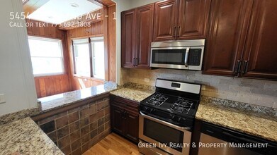 5454 N Ashland Ave in Chicago, IL - Foto de edificio - Building Photo