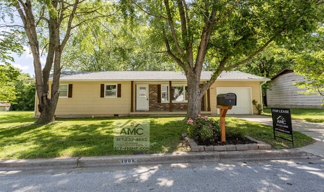 property at 1008 S Oak Ridge Dr