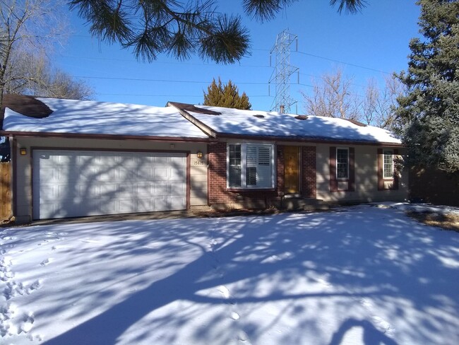 15615 E Atlantic Cir in Aurora, CO - Foto de edificio - Building Photo