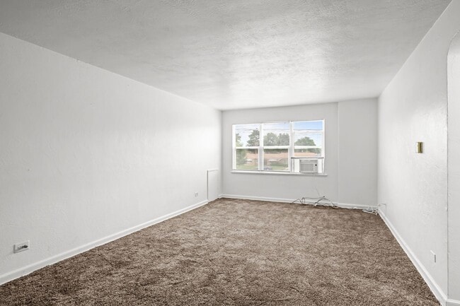 6840 E 23rd Ave in Denver, CO - Building Photo - Building Photo