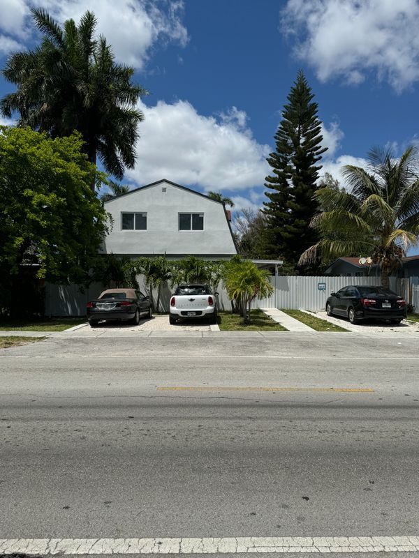 2807 NW 11th St in Miami, FL - Building Photo - Building Photo
