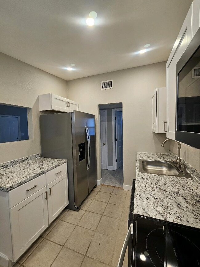 property at 703 W Veterans Dr