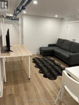 390 Lake Promenade in Toronto, ON - Building Photo