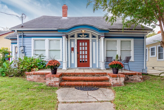 property at 418 E Myrtle St