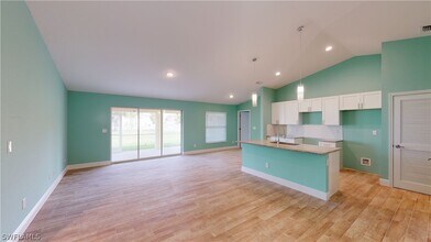 621 NW 7th Pl in Cape Coral, FL - Building Photo - Building Photo