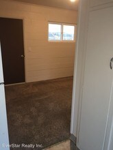 7103 W Arrowhead Ave in Kennewick, WA - Building Photo - Building Photo