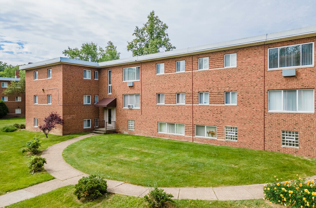 Hilltop Estates in Cleveland, OH - Foto de edificio