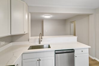 705 S Milwaukee Ave in Libertyville, IL - Building Photo - Building Photo