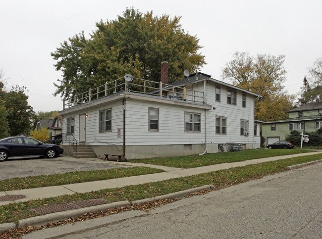 110 Rosemary Ave in Madison, WI - Foto de edificio - Building Photo