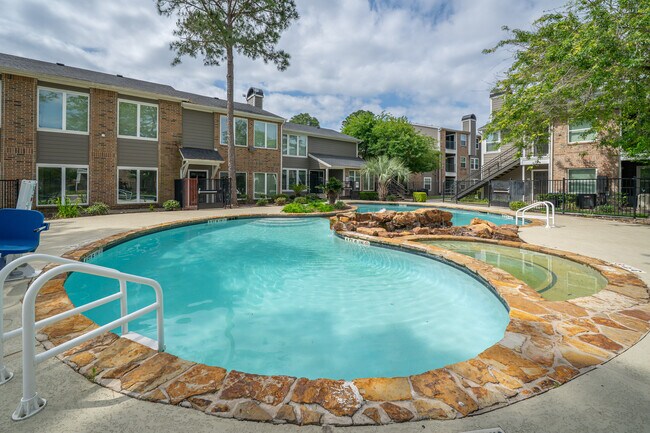 The Life at Grand Oaks in Houston, TX - Foto de edificio - Building Photo