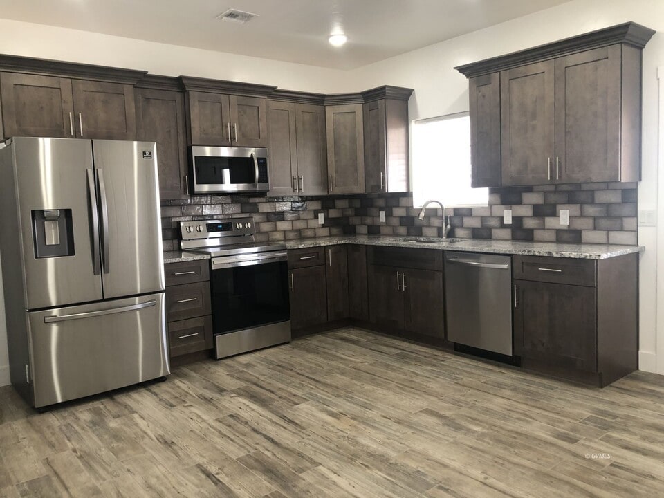 112 S 600 E in Pima, AZ - Building Photo