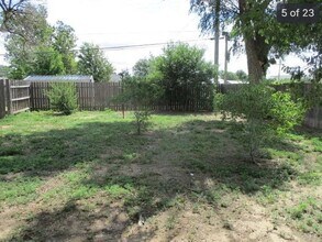 348 Hilltop St in Elkhart, KS - Foto de edificio - Building Photo