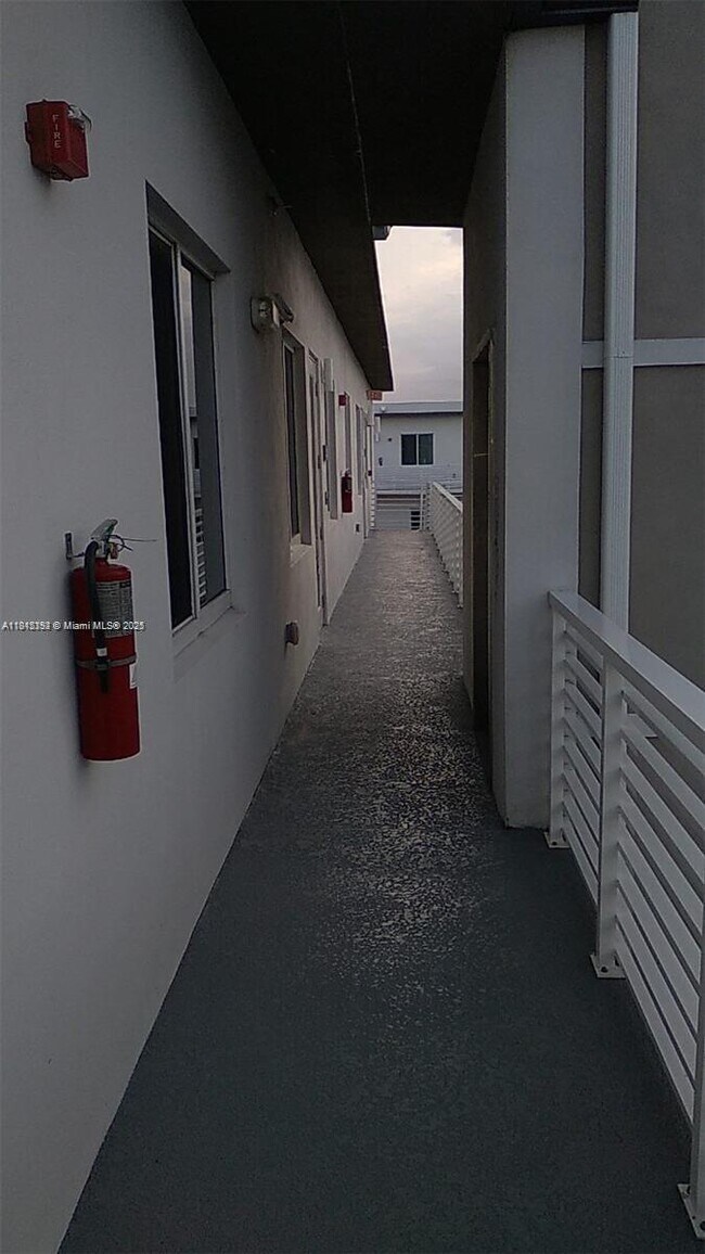 10229 NW 64th Terrace in Doral, FL - Building Photo - Building Photo