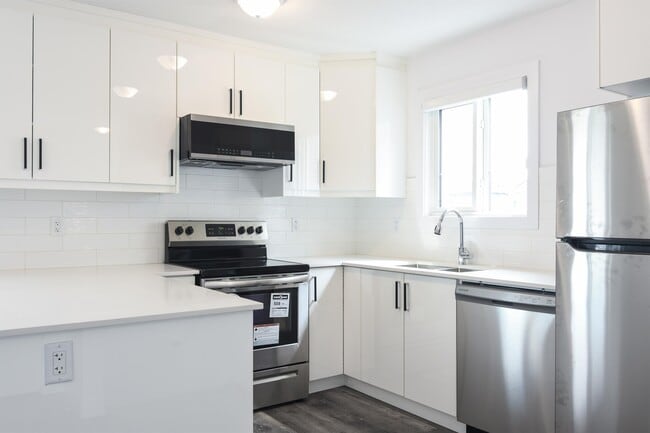 6548-65175 175 Ave NW in Edmonton, AB - Building Photo - Building Photo