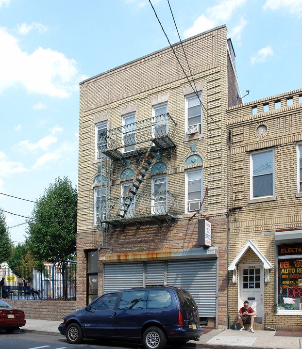 2306 Central Ave in Union City, NJ - Building Photo