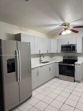 25 NW 48th Pl in Miami, FL - Building Photo - Building Photo