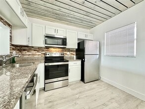 19751 SW 114th Ave in Miami, FL - Building Photo - Building Photo