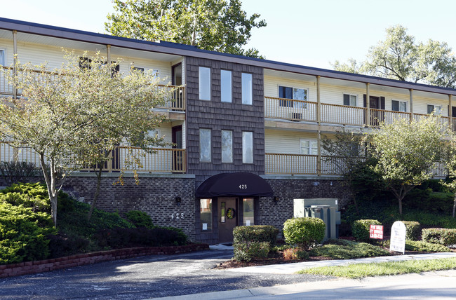 425 Park Ave in Fostoria, OH - Foto de edificio - Building Photo