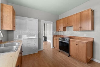 922 4th St in Cheney, WA - Building Photo - Building Photo