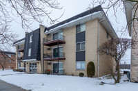 8860 Mobile Ave in Oak Lawn, IL - Foto de edificio - Building Photo