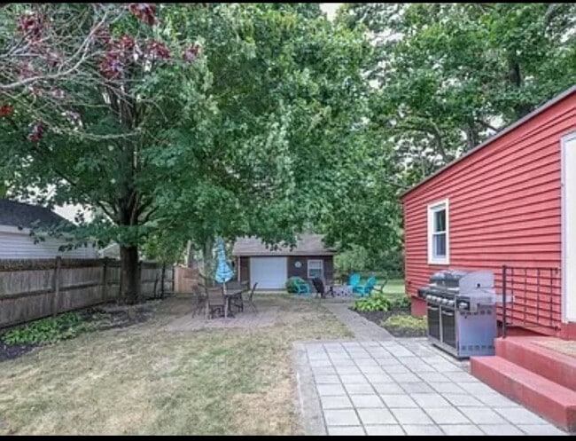 79 School St, Unit 2 in North Attleboro, MA - Foto de edificio - Building Photo