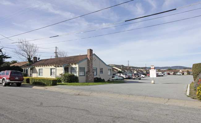 1153-1159 Wheeler St in Seaside, CA - Foto de edificio - Building Photo